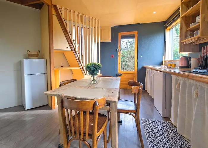 Le Petit شاليه *