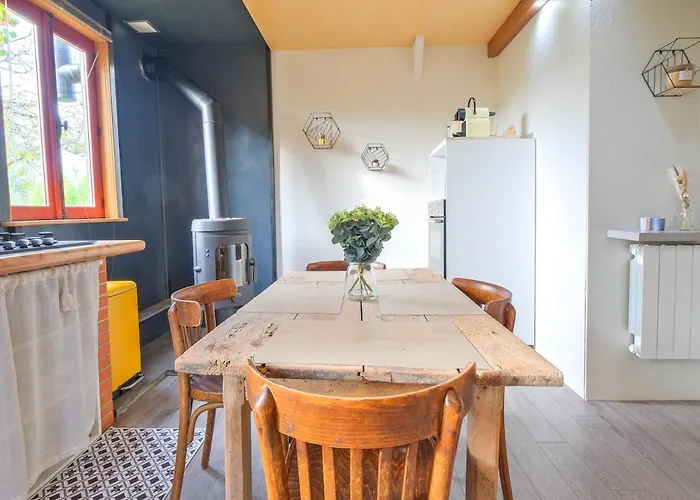 Le Petit شاليه *