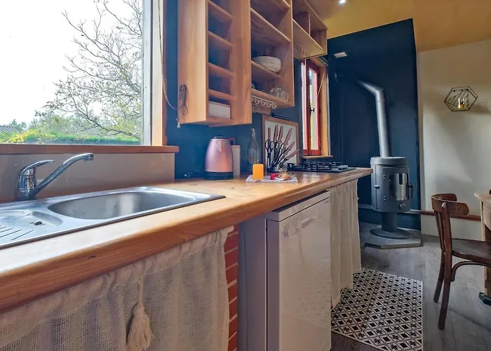 Le Petit شاليه *