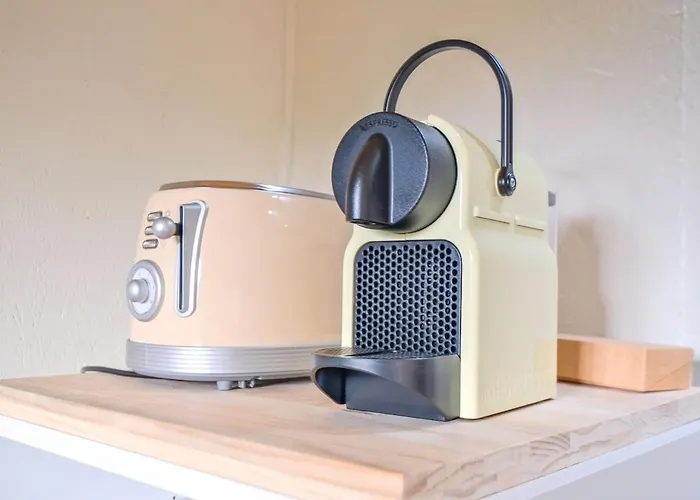 Le Petit شاليه *